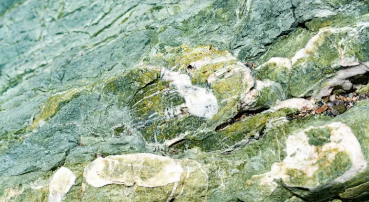 amphibolite rocks