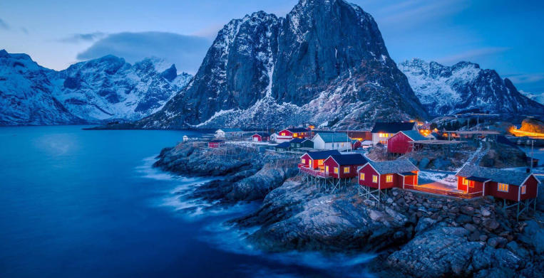 The Geography of Norwegian Islands in the Arctic
