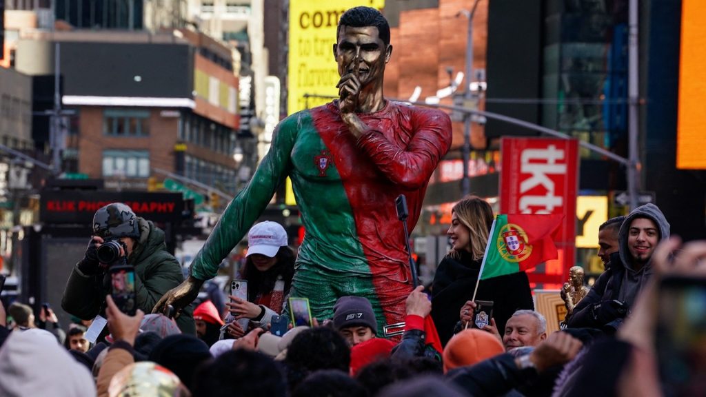 famous public sculptures